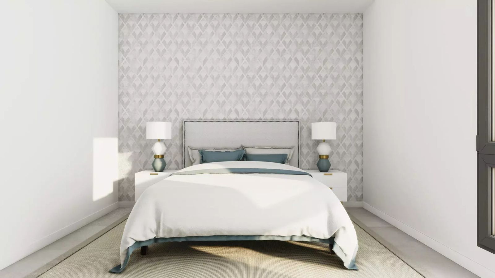 Modernes Schlafzimmer mit Doppelbett, Nachttischen und gemusterter Tapete in Sunset Bay Estepona.