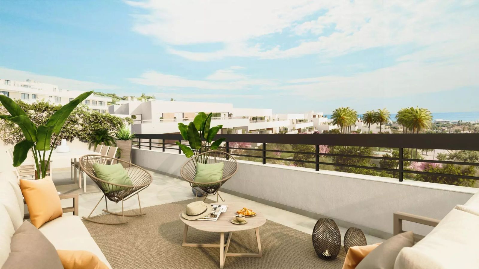 Eine geräumige Terrasse mit Lounge-Möbeln und Meerblick bei Sunset Bay Estepona.